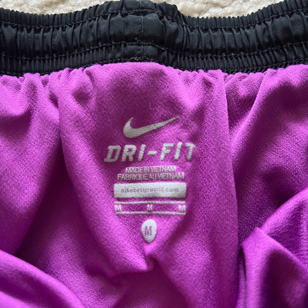 Women’s Nike Shorts - Picture 3 of 3
